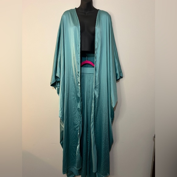 DRESSED IN LALA KIMONO AND PANT SET*** SOLD OUT ONLINE - Picture 4 of 5